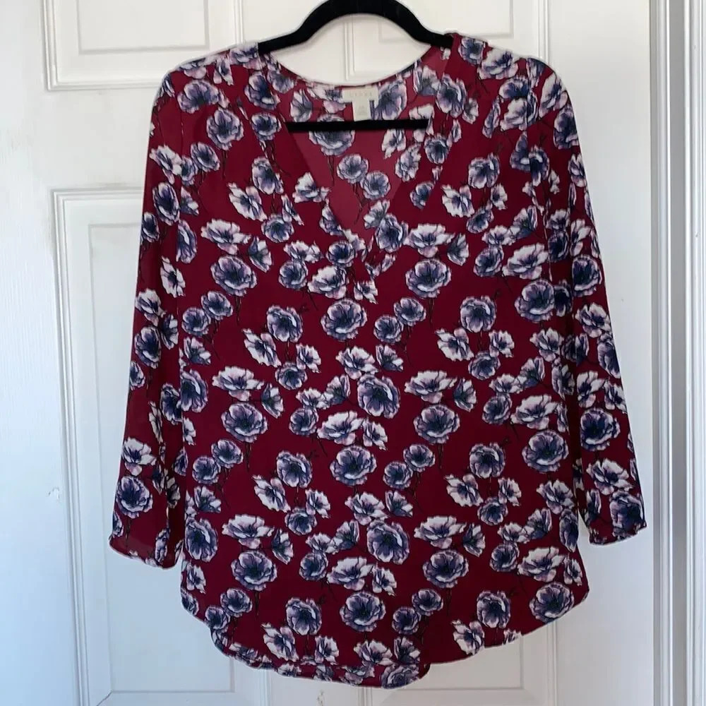 Hinge Floral Top